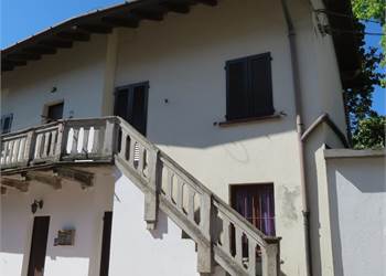 LUMINOSO MONOLOCALE A GURONE