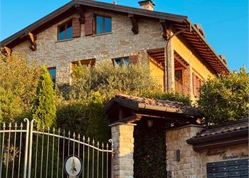 SPLENDIDO TRILOCALE CON TERRAZZINO