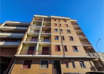 OTTIMO BILOCALE CON BALCONE E BOX