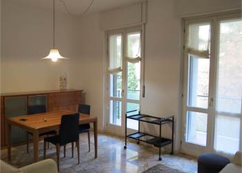 LUMINOSO TRILOCALE A COMO