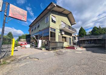 CASA INDIPENDENTE CON BAR