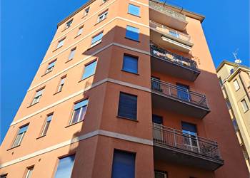 GRANDE TRILOCALE CON BALCONE