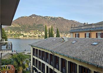 SPLENDIDO BILOCALE CON VISTA LAGO