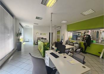 AMPIO SPAZIO COMMERCIALE