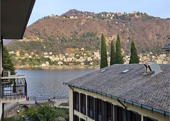 SPLENDIDO BILOCALE CON VISTA LAGO