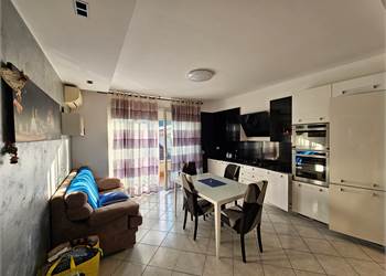 Trilocale recente con riscaldamento a pavimento e grande box doppio