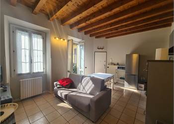 Ampio bilocale con giardino, cantina e posto auto