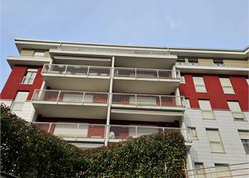 Splendido trilocale arredato con terrazzo e box doppio in zona strategica
