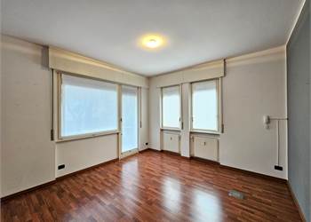 Ufficio di rappresentanza fronte lago in palazzo signorile