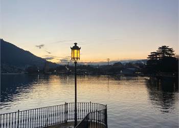 Bilocale arredato con balcone e splendida vista lago – Como