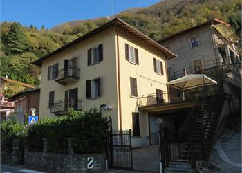 Immobile indipendente con vista lago