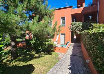 Splendido bilocale arredato con balcone e due posti auto - Como